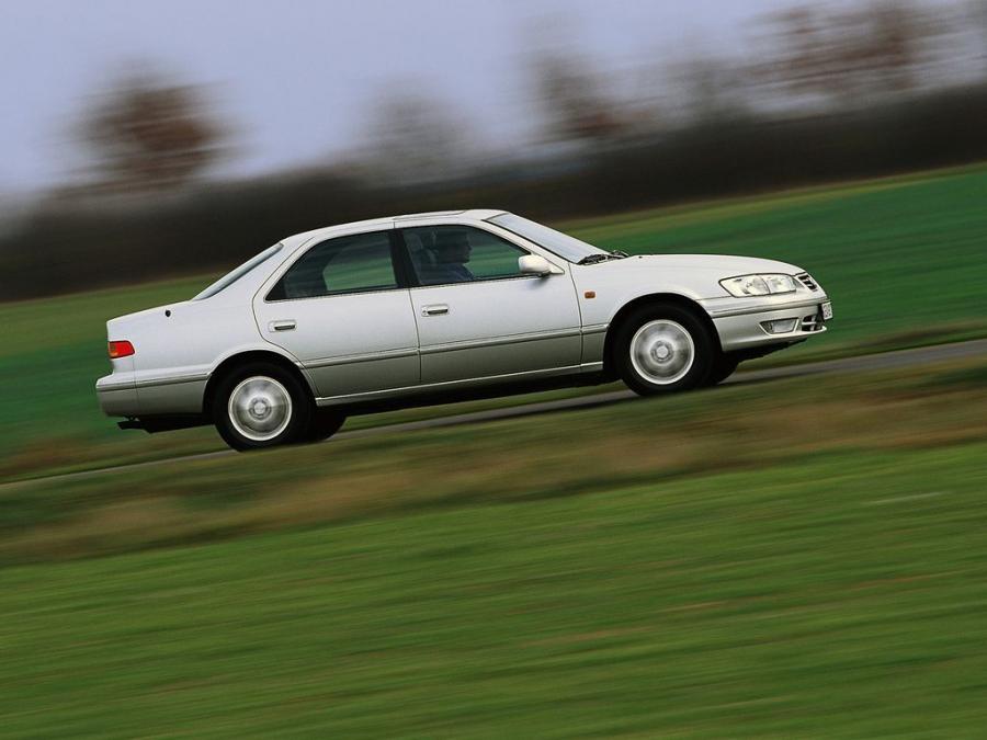  Toyota Camry 1997 года  (фото 10 из 13)